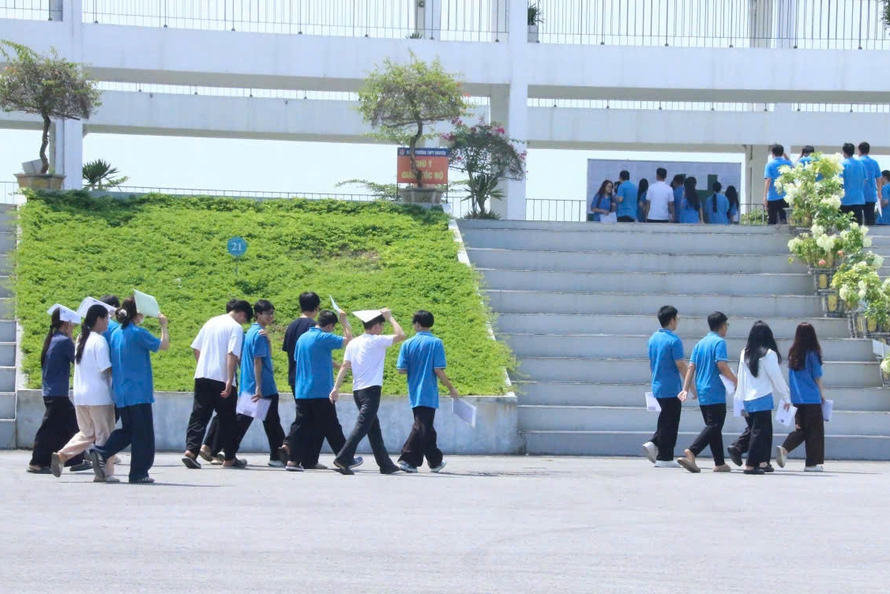 Bộ Giáo dục và Đào tạo thông tin về buổi làm thủ tục dự thi tại Tuyên Quang