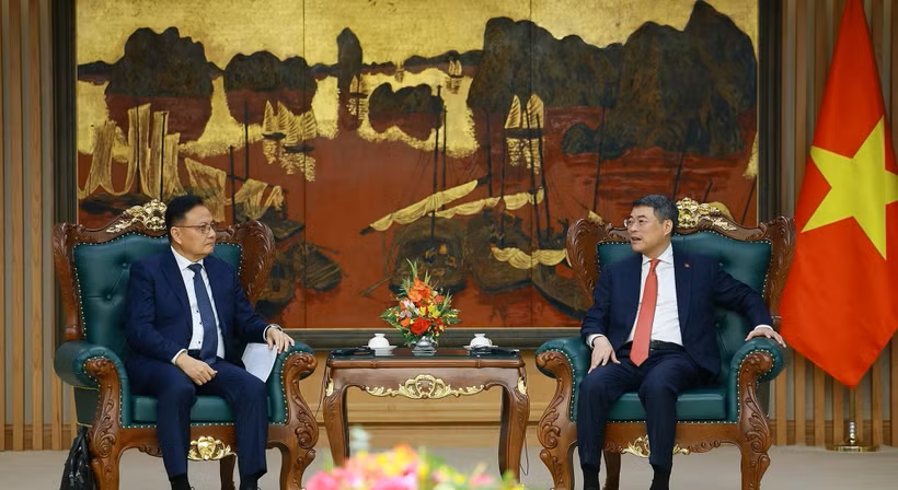 Thủ tướng Lê Minh Hưng tiếp Phó Thủ tướng, Bộ trưởng Tài chính Lào Santiphab Phomvihane. 