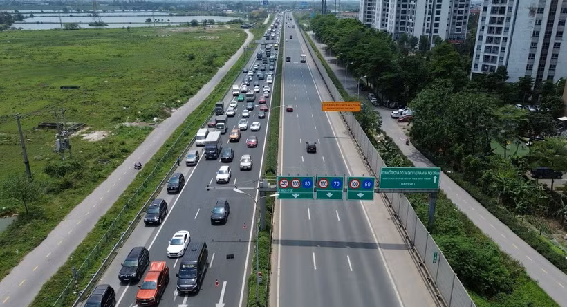 Các phương tiện trên cao tốc Pháp Vân-Cầu Giẽ hướng vào trung tâm Hà Nội.