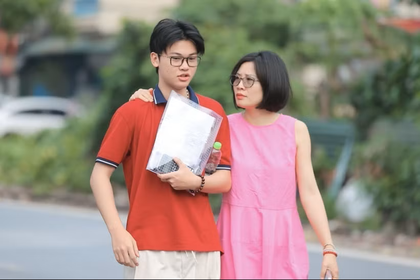 Thí sinh dự thi môn thi cuối của kỳ thi. 