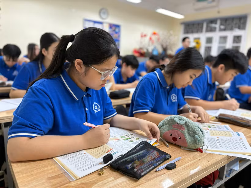 Học sinh ôn thi vào lớp 10.