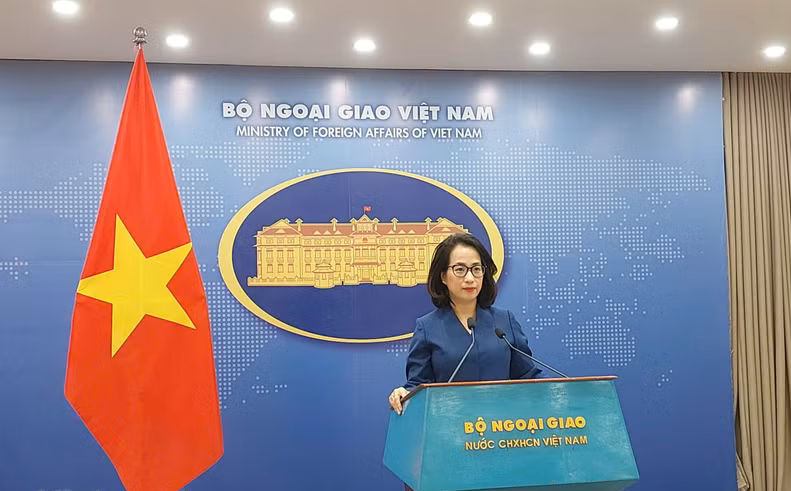 Người Phát ngôn Bộ Ngoại giao Phạm Thu Hằng trong cuộc họp báo thường kỳ chiều 1/10, tại Hà Nội.