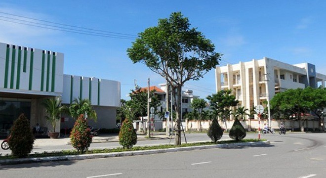 Lộ diện ông chủ bí ẩn của showroom cấm khách Việt ở Đà Nẵng