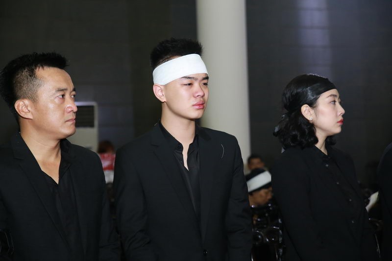 Nước mắt của người nhà nhạc sĩ Thanh Tùng không ngừng rơi