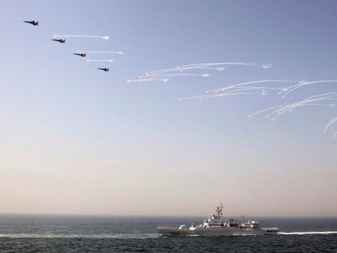 TQ ngang ngược đưa tàu chiến hiện đại tới tập trận ở Biển Đông