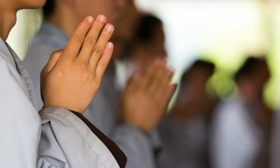 "Tôi mạo muội góp ý các Phật tử chỉ nên vào mạng xã hội để nghe pháp" - ThS.BS Nguyễn Đình Tạo - Ảnh minh họa