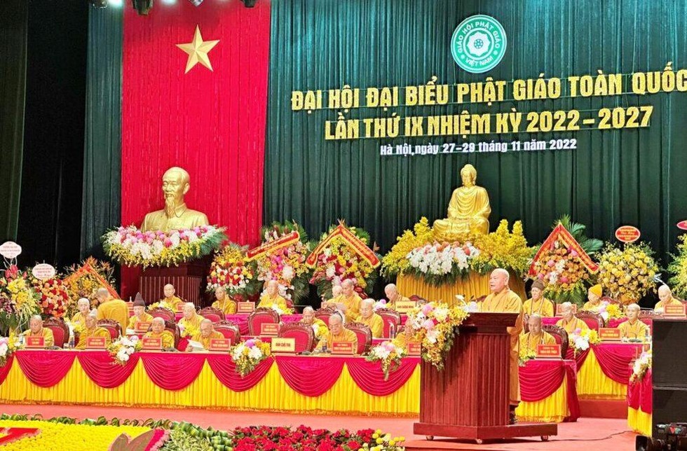 Quang cảnh buổi biểu quyết và cử hành nghi thức tấn phong giáo phẩm tại Đại hội Đại biểu Phật giáo toàn quốc lần thứ IX.