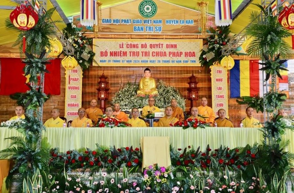 Chư tôn đức chứng minh, tham dự.