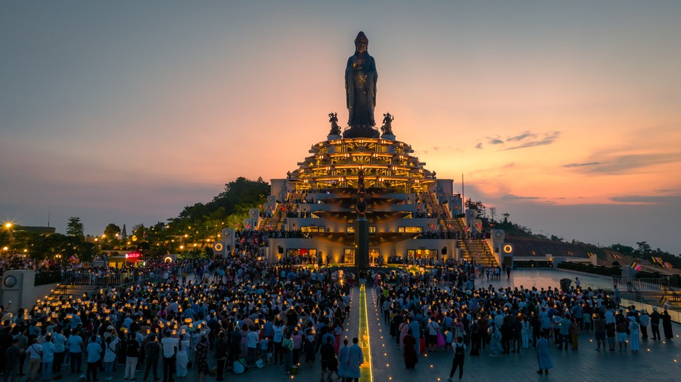Du khách tìm về núi Bà Đen để tỏ lòng tôn kính Quán Thế Âm Bồ Tát trong tháng 6 Âm lịch