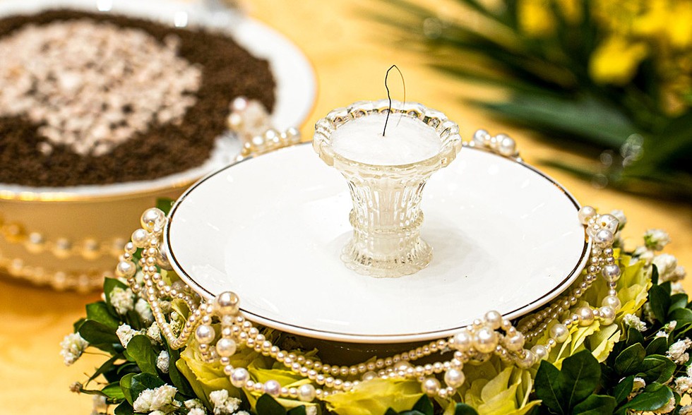 Hiện vật được cho là xá lợi tóc Đức Phật hơn 2.600 năm tự chuyển động gây xôn xao dư luận. (Ảnh: Chùa Ba Vàng)