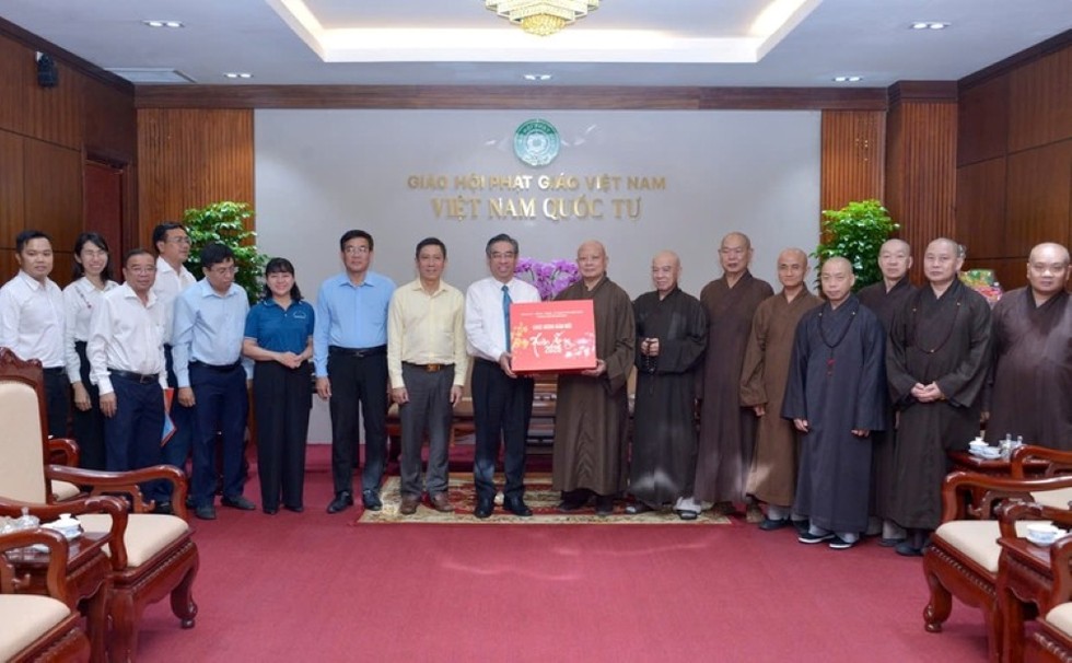 Phái đoàn lãnh đạo Thành ủy TP.HCM thăm, chúc Tết Ất Tỵ đến Giáo hội tại Việt Nam Quốc Tự