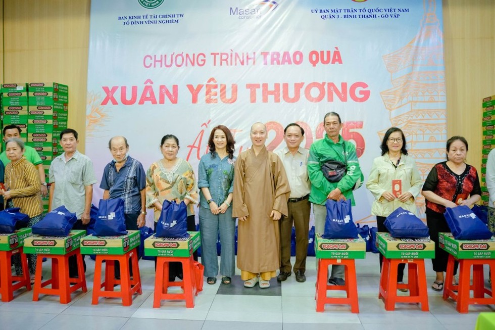 Trao 1.000 phần quà Tết cho đồng bào khó khăn