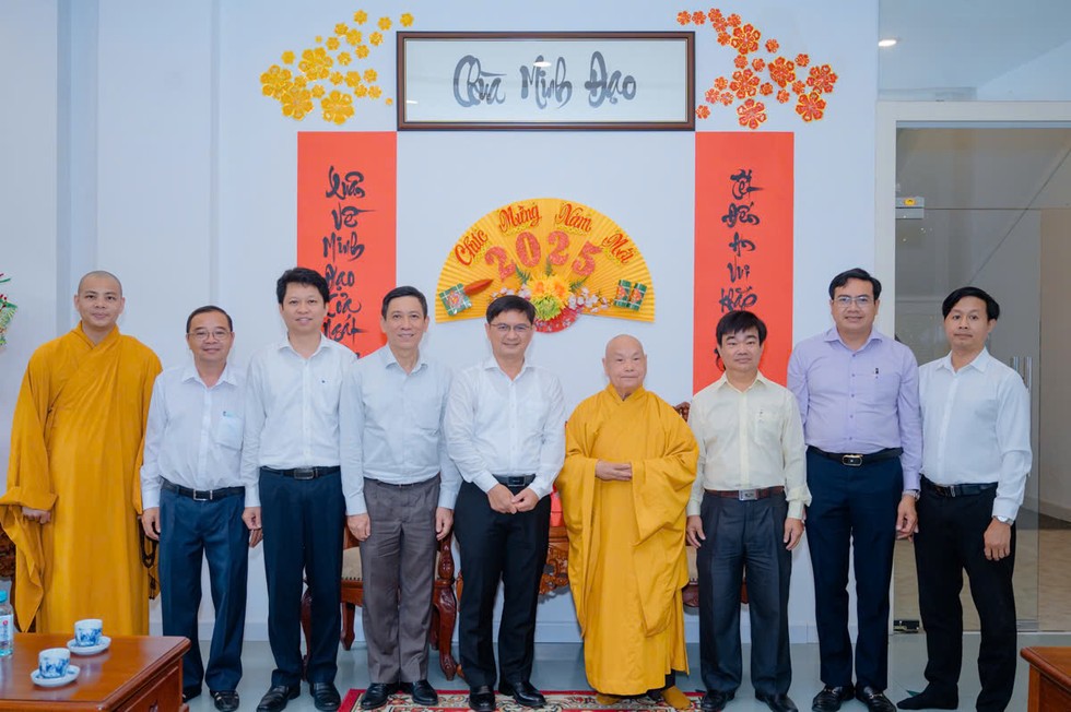 Đoàn Thành ủy TP.HCM thăm, chúc Tết Trưởng lão HT.Thích Thiện Nhơn