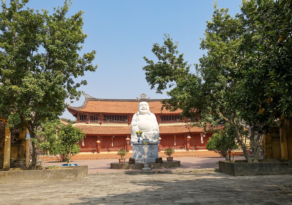 Ngôi chùa cổ 300 tuổi ngự ở cổng làng khoa bảng