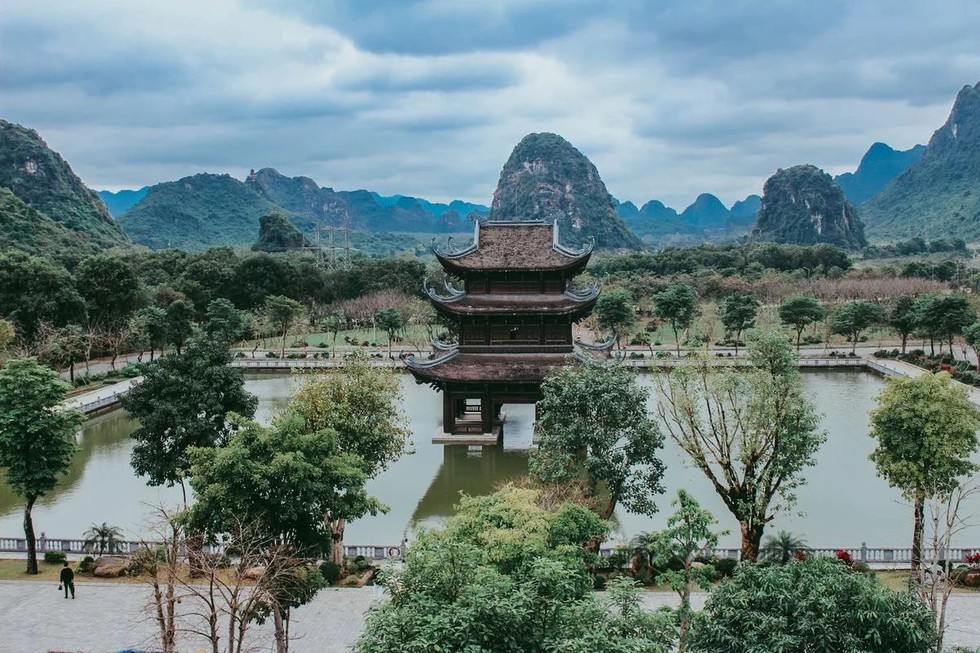 Vẻ đẹp trầm mặc của chùa Tam Chúc ở Hà Nam