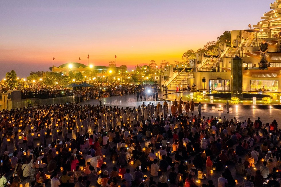Vesak 2025: Núi Bà Đen tổ chức rước và tôn trí xá lợi Đức Phật