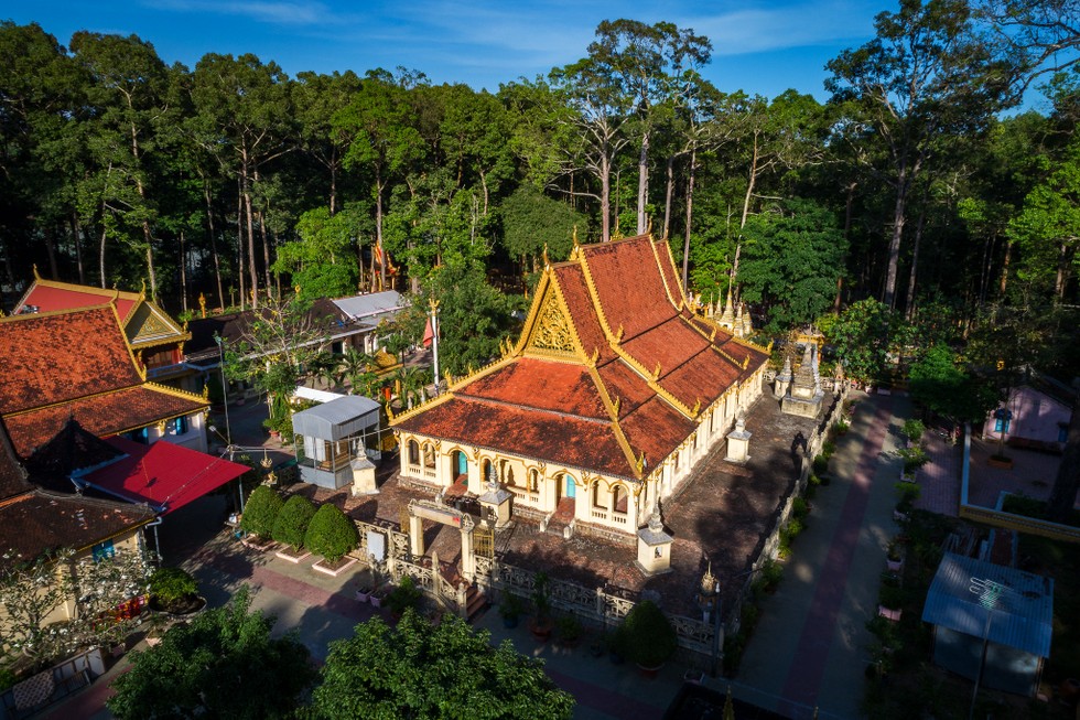 Chùa Âng, gọi theo ngôn ngữ Paly là Wat Angkor Raig Borei