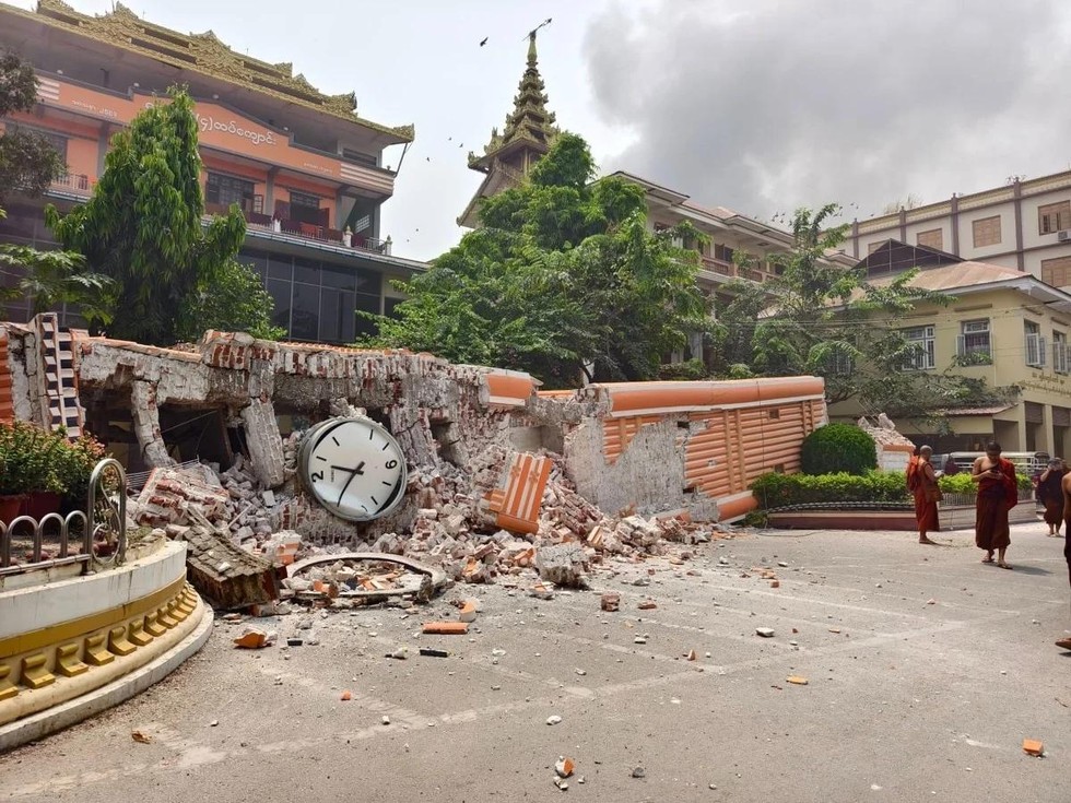 Tu viện Masoyein ở Mandalay bị hư hại sau động đất.