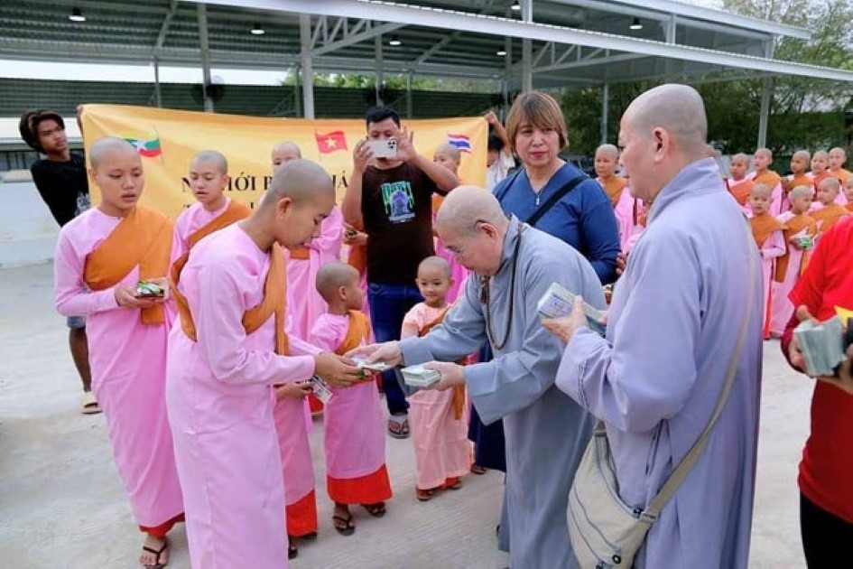 Ni trưởng Từ Nhẫn dẫn đoàn cứu trợ Myanmar