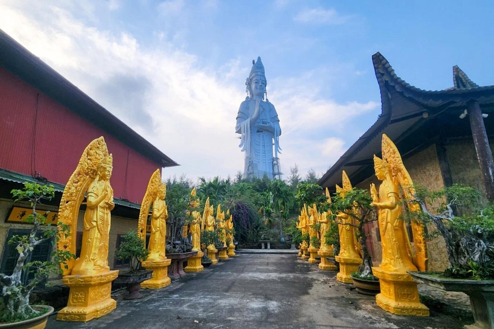 Chiêm ngưỡng tượng Phật Quan Âm cao nhất Đông Nam Á