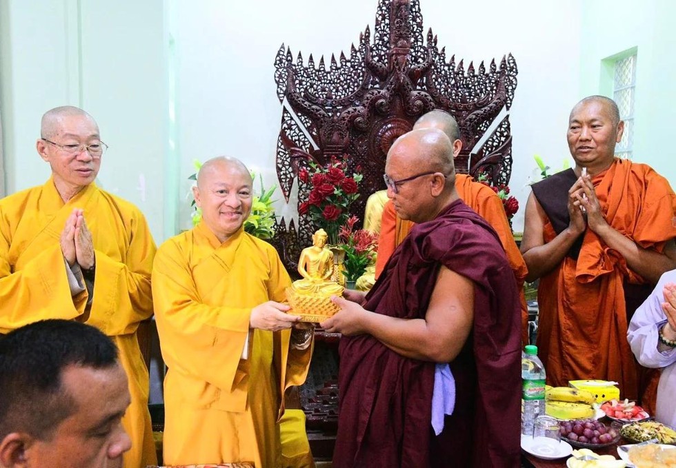 Đoàn Phật giáo Việt Nam thăm cơ sở tự viện đào tạo Tăng sĩ tại Mandalay