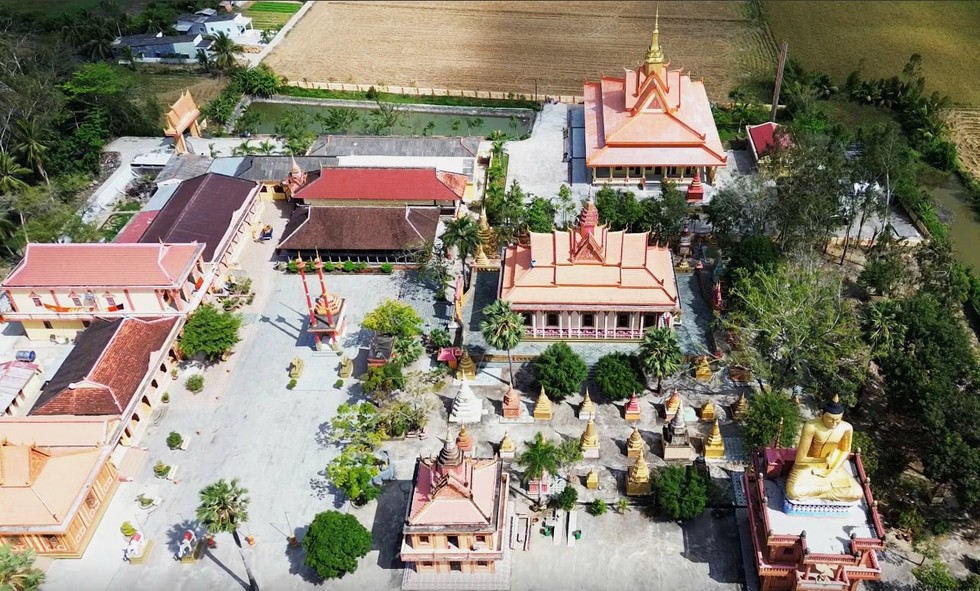 Chùa Buppharam (còn gọi là chùa Chót) được xây dựng từ năm 1573