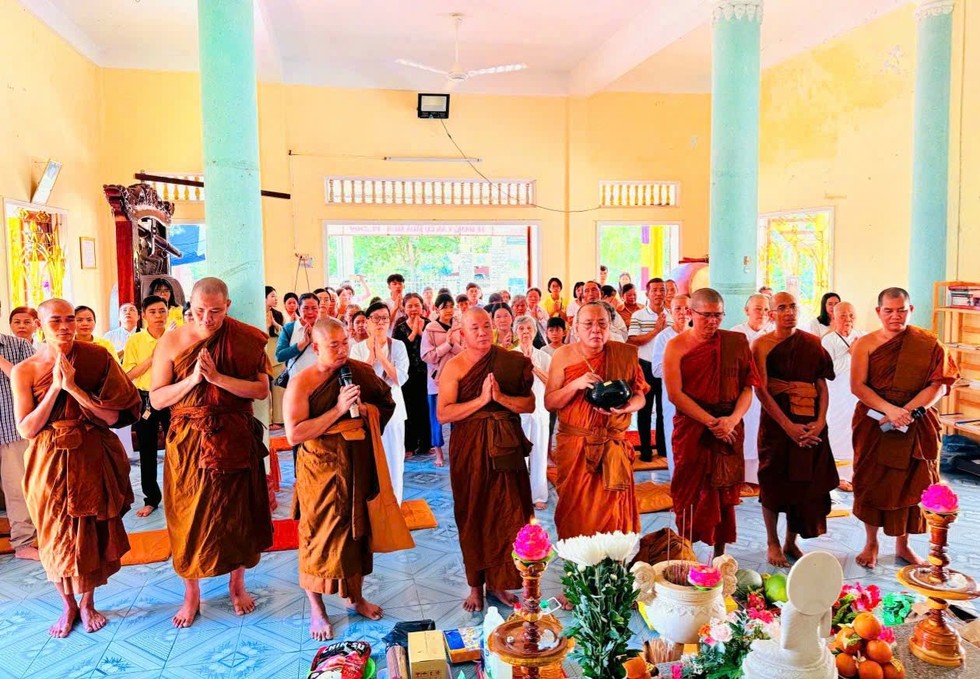 Gia Lai: Trang nghiêm lễ dâng Y tắm mưa theo truyền thống Phật giáo Nguyên Thủy