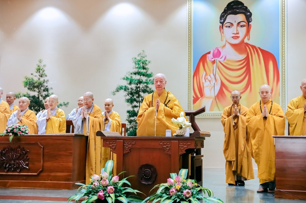 Đức Pháp chủ GHPGVN quang lâm khai pháp Khóa tu Một ngày an lạc ở Học viện PGVN tại TP.HCM