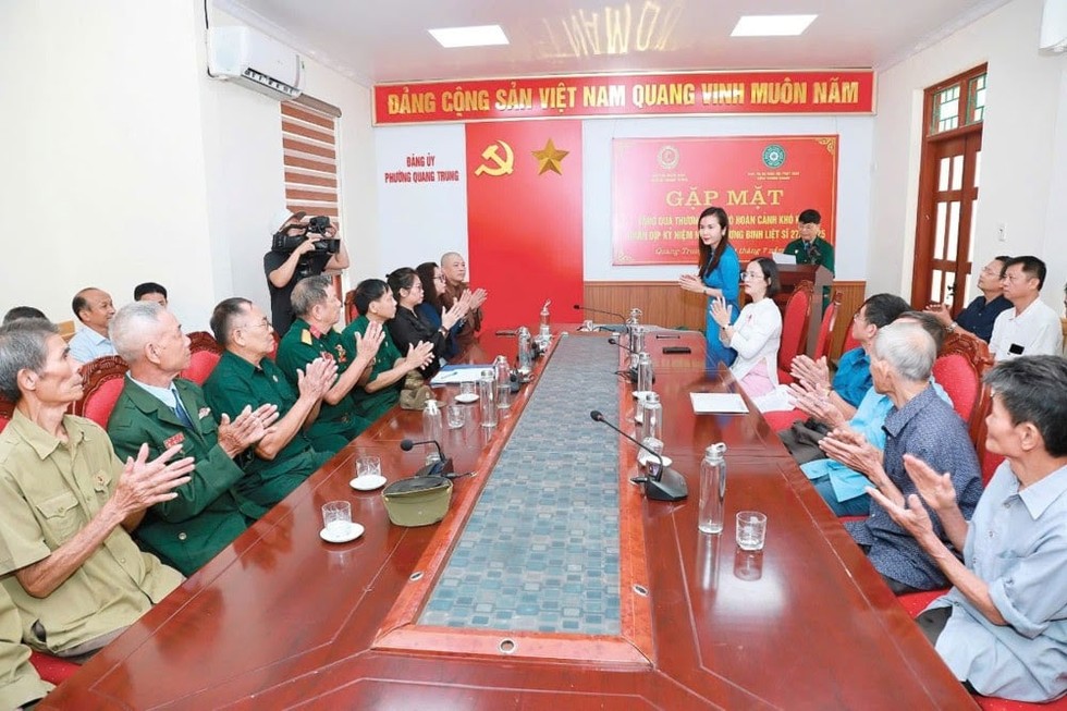 Thanh Hóa: Các chùa trên địa bàn phường Bỉm Sơn và Quang Trung tặng quà nhân ngày 27/7