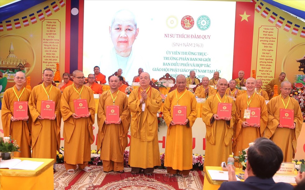 Lễ công bố và trao Quyết định nhân sự Ban Điều phối và hợp tác Giáo hội Phật giáo Việt Nam tại Lào nhiệm kỳ 2026 - 2031. 